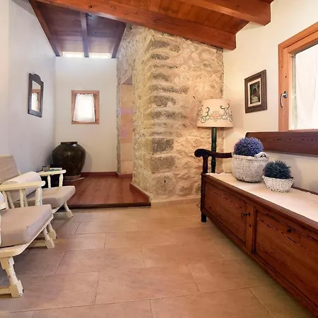 Sleeps 4 Pool Air Con Wifi